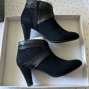(NWT) Karen Scott black mini boot heels